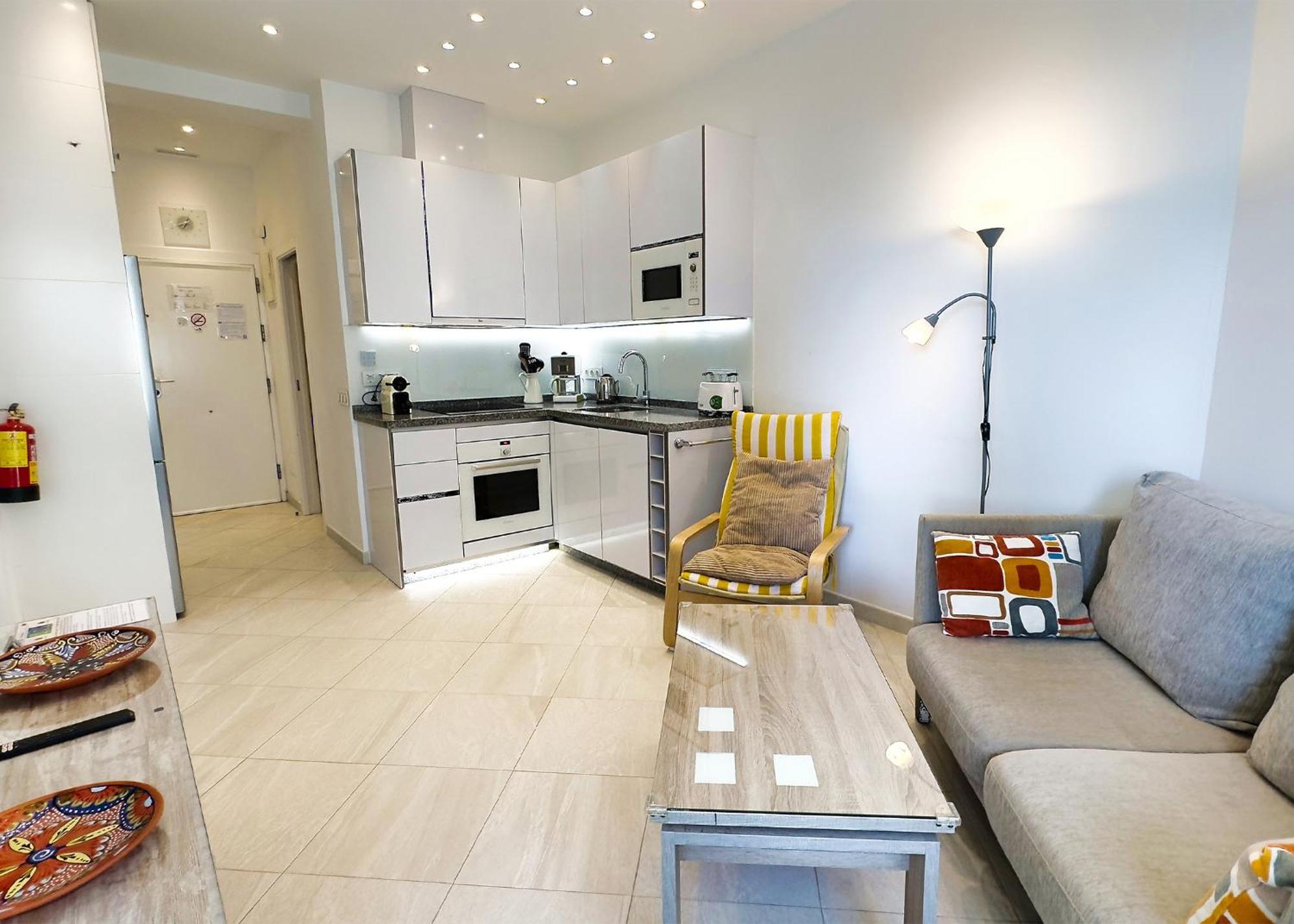 Skol 322 - Completely Renovated Front Apartamento Marbella